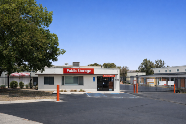 Facility photo: //images.sparefoot.com/medium/2161156a2570ca05079.jpg