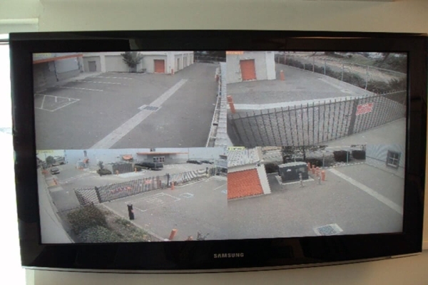 Facility photo: //images.sparefoot.com/medium/216116695e6cac49edb.jpg