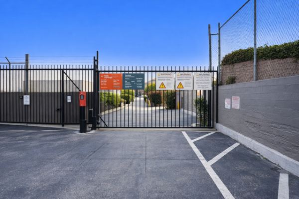 Facility photo: //images.sparefoot.com/medium/2161196a2570e076227.jpg