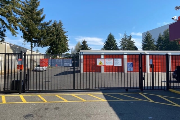 Facility photo: //images.sparefoot.com/medium/216127687e3d7a413ef.jpg