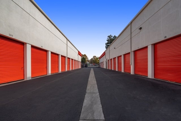 Facility photo: //images.sparefoot.com/medium/216131687a49ecd9fed.jpg