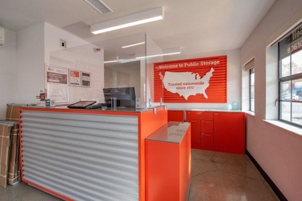 Facility photo: //images.sparefoot.com/medium/2161316999c2a10fbd2.jpg