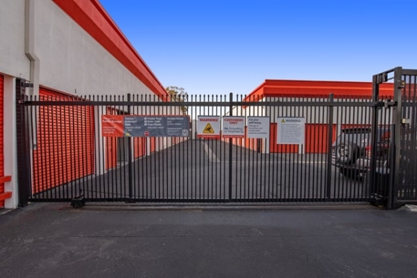 Facility photo: //images.sparefoot.com/medium/2161316a072047625be.jpg