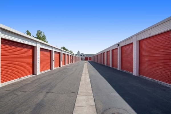 Facility photo: //images.sparefoot.com/medium/2161326877a752a255d.jpg