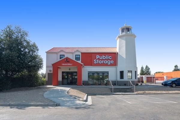 Facility photo: //images.sparefoot.com/medium/216132693ad501a8fb4.jpg