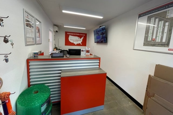 Facility photo: //images.sparefoot.com/medium/216136687cec240e3bd.jpg