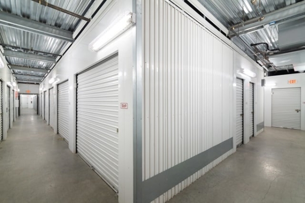 Storage Units at Public Storage - Woodland Hills - 22222 Ventura Blvd - 22222 Ventura Blvd