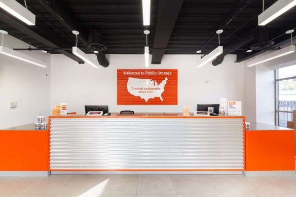 Storage Units at Public Storage - Woodland Hills - 22222 Ventura Blvd - 22222 Ventura Blvd