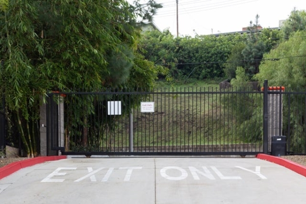 Storage Units at Public Storage - Woodland Hills - 22222 Ventura Blvd - 22222 Ventura Blvd