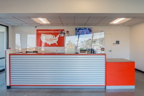 Facility photo: //images.sparefoot.com/medium/216139688e10fc3b93c.jpg