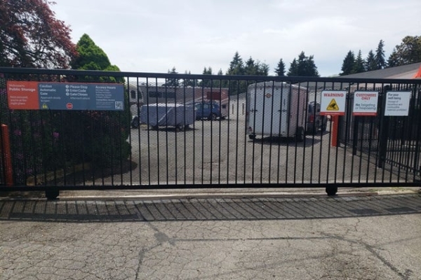 Facility photo: //images.sparefoot.com/medium/216141687b9d090331e.jpg