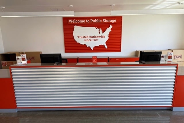 Facility photo: //images.sparefoot.com/medium/2161426890b3d241d3c.jpg