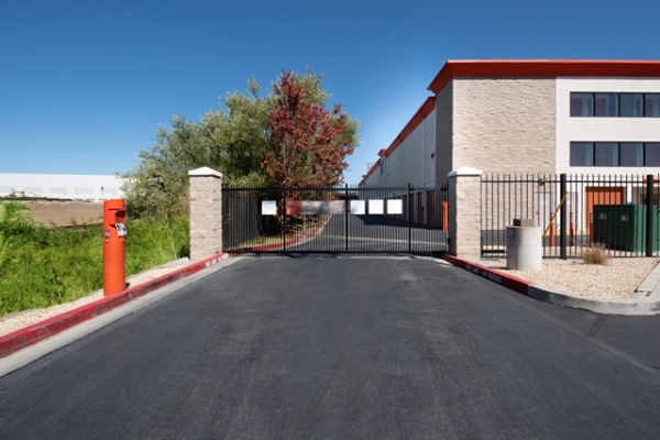 Facility photo: //images.sparefoot.com/medium/21614269f4ab398b6dc.jpg