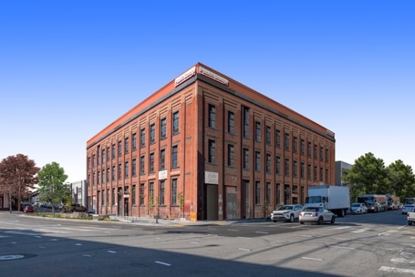 Facility photo: //images.sparefoot.com/medium/216143688e110536c9d.jpg