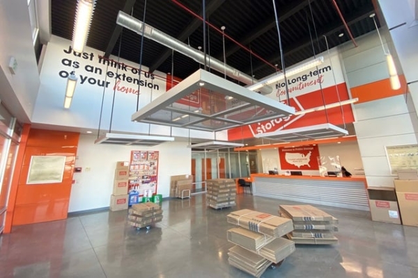 Facility photo: //images.sparefoot.com/medium/2161536984a7718716f.jpg