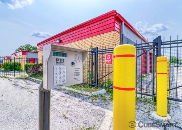 Facility photo: //images.sparefoot.com/medium/2161736883369099b0d.jpg