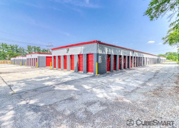 Facility photo: //images.sparefoot.com/medium/216173693a874e239d9.jpg