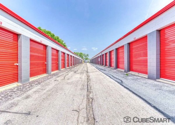 Facility photo: //images.sparefoot.com/medium/216173693d265d9e6b4.jpg