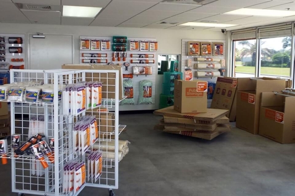 Facility photo: //images.sparefoot.com/medium/216237689f33804d16f.jpg