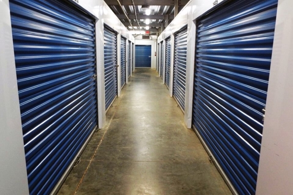 Facility photo: //images.sparefoot.com/medium/2162376a1edc82e3497.jpg