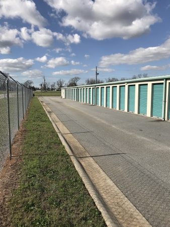 Facility photo: //images.sparefoot.com/medium/2162525f6e4bae9ac86.jpeg