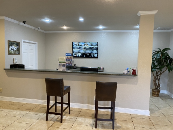 Facility photo: //images.sparefoot.com/medium/2162555e43926cae8c3.jpeg