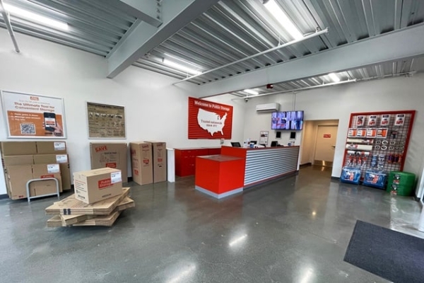 Facility photo: //images.sparefoot.com/medium/216267689b403d38a8c.jpg