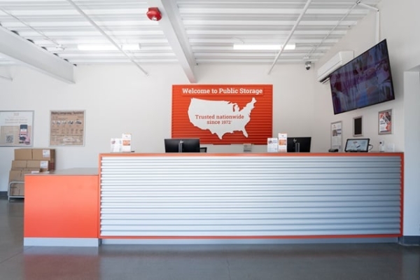 Facility photo: //images.sparefoot.com/medium/21626769f5fbfdddd2c.jpg