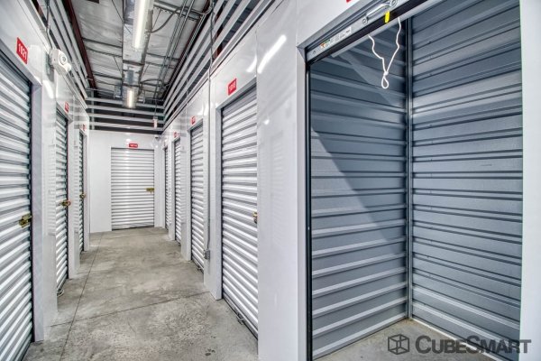 Facility photo: //images.sparefoot.com/medium/21628068832d52179f4.jpg