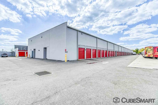 Facility photo: //images.sparefoot.com/medium/2162806978725a34f66.jpg