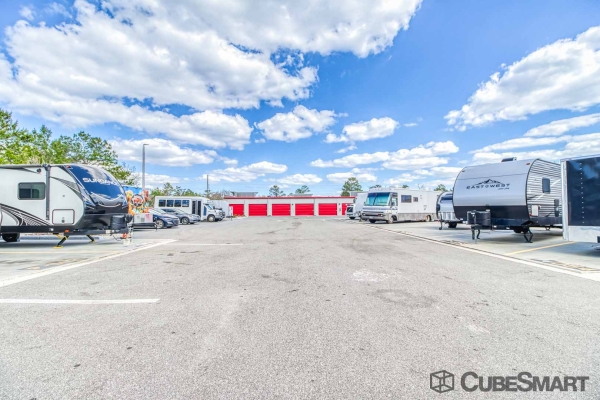 Facility photo: //images.sparefoot.com/medium/216280697f0725b85d6.jpg