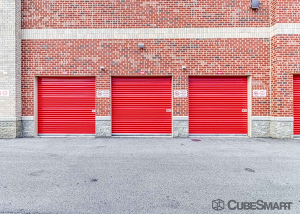Storage Units at CubeSmart Self Storage - Indianapolis North Illinois Street - 2135 North Illinois Street