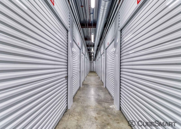 Storage Units at CubeSmart Self Storage - Indianapolis North Illinois Street - 2135 North Illinois Street