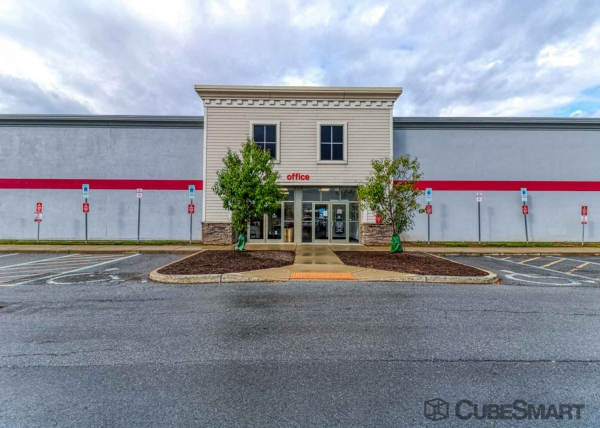 Facility photo: //images.sparefoot.com/medium/21632469032b9e31cd6.jpg