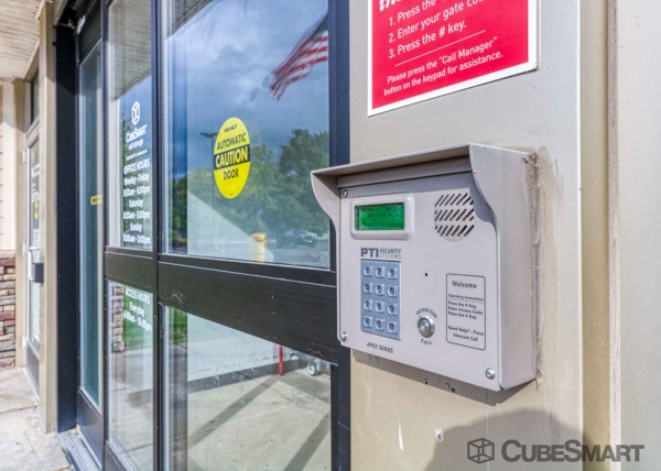 Facility photo: //images.sparefoot.com/medium/216324691eed5584c9f.jpg