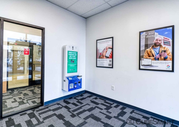 Facility photo: //images.sparefoot.com/medium/21632469f5b6eece035.jpg