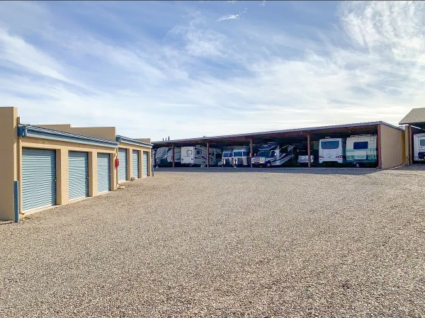 Facility photo: //images.sparefoot.com/medium/21633669fe2157e8d56.jpg