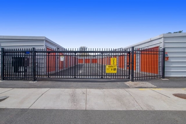 Facility photo: //images.sparefoot.com/medium/216339689b3e1e803e8.jpg