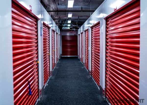 Facility photo: //images.sparefoot.com/medium/216357686f80924a93e.jpg