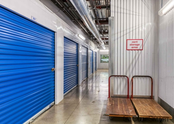 Facility photo: //images.sparefoot.com/medium/21636669de140f40e32.jpg