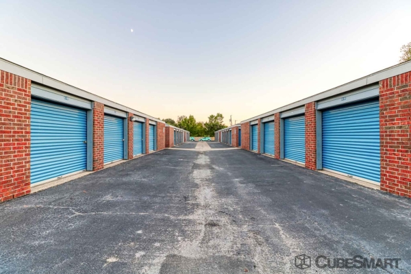 Facility photo: //images.sparefoot.com/medium/216416686f8ca5a93d3.jpg