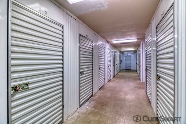 Facility photo: //images.sparefoot.com/medium/216416686f8ca7168d0.jpg