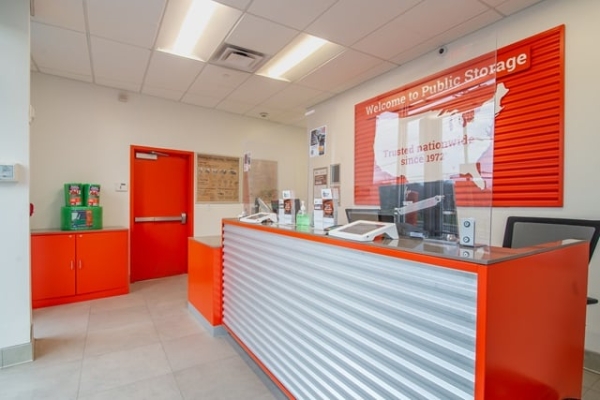 Facility photo: //images.sparefoot.com/medium/216477690cabd4555e3.jpg