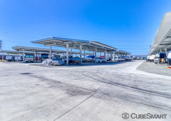 Facility photo: //images.sparefoot.com/medium/216492695f5d0d55ce8.jpg