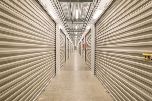 Facility photo: //images.sparefoot.com/medium/21650869f89dd318561.jpg