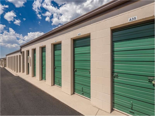 Facility photo: //images.sparefoot.com/medium/216521699434c8d55a0.jpg