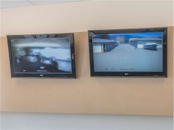 Facility photo: //images.sparefoot.com/medium/216521699434caca30a.jpg