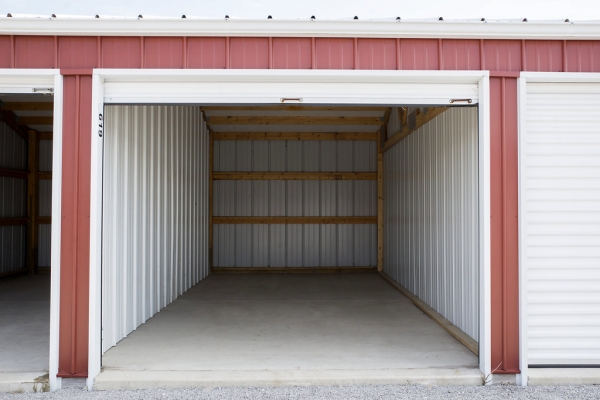 Facility photo: //images.sparefoot.com/medium/2165315e78dc218e0a2.jpg