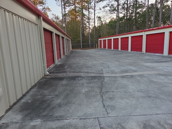 Facility photo: //images.sparefoot.com/medium/2165896a0b3f9eb02b7.jpg
