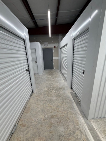 Facility photo: //images.sparefoot.com/medium/2165896a0b3fa18ba8b.jpg